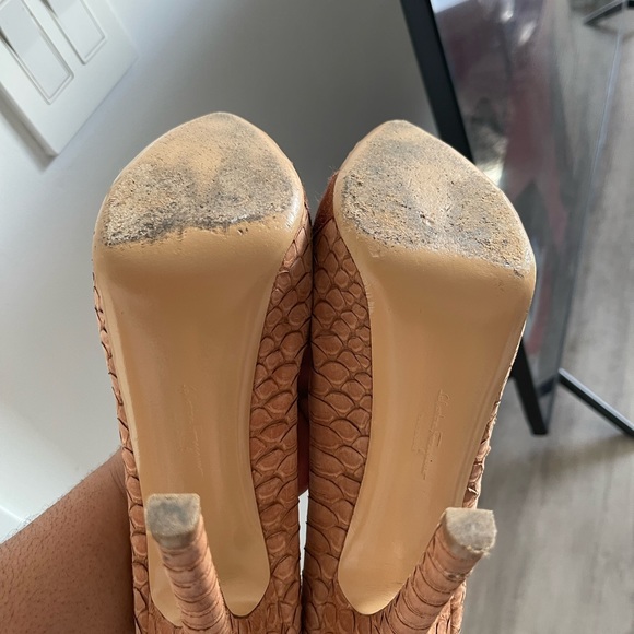 Salvatore Ferragamo Platform Pumps in size 8 - Picture 4 of 11